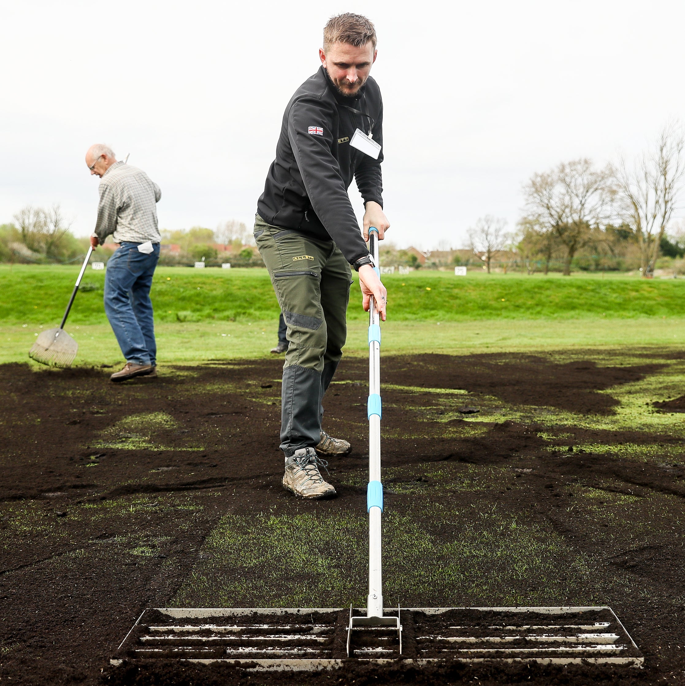 Mastering Lawn Levelling: Allett’s Beginner's Guide to a Perfectly Smooth Lawn.