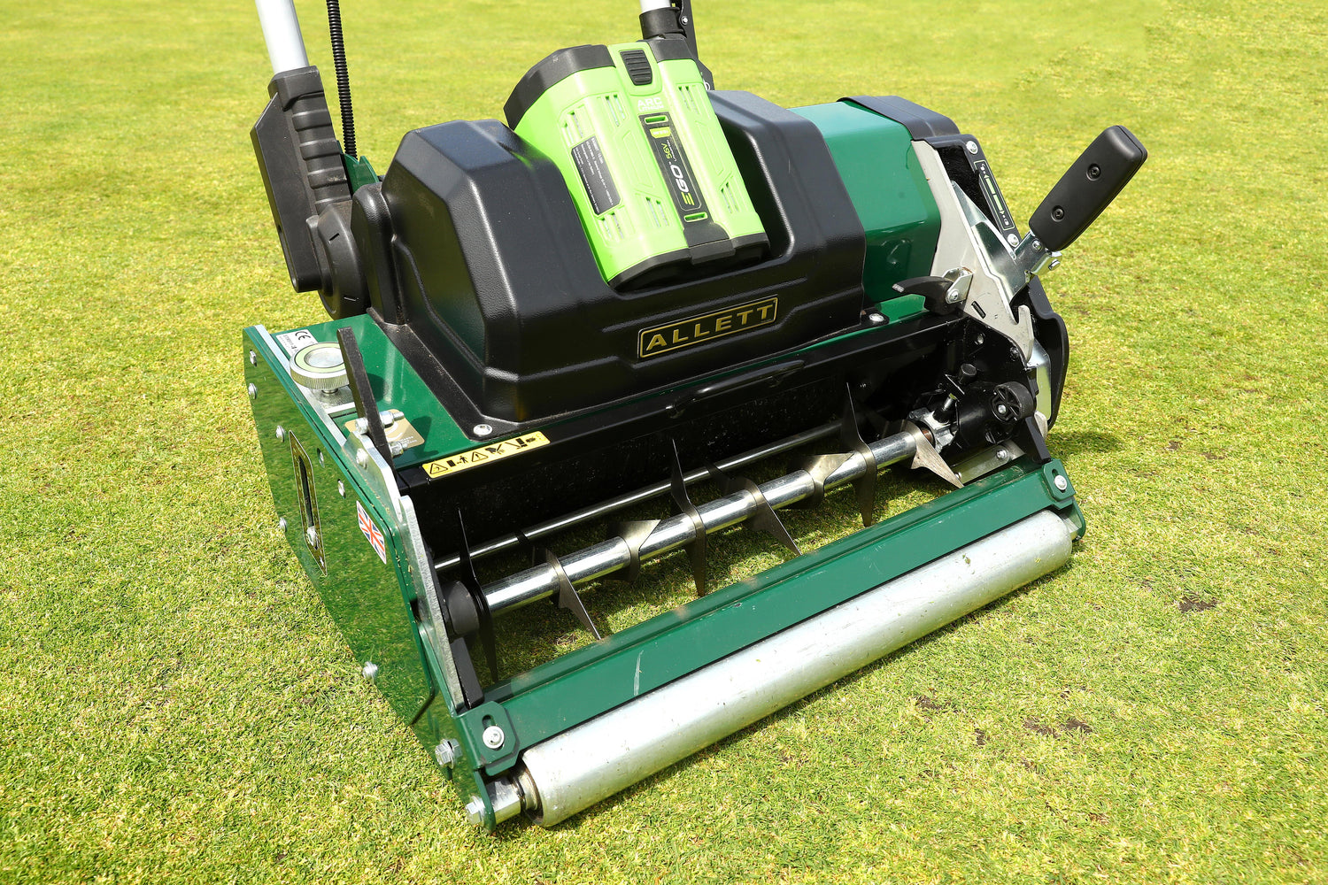 Cleaning an Electric Mower Ahead of Winter