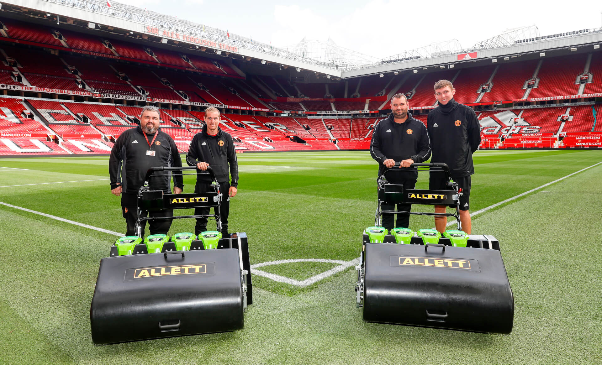 C34 Evolution Mk2 – Battery-Powered Professional Cylinder Mower with Interchangeable Turf Maintenance System