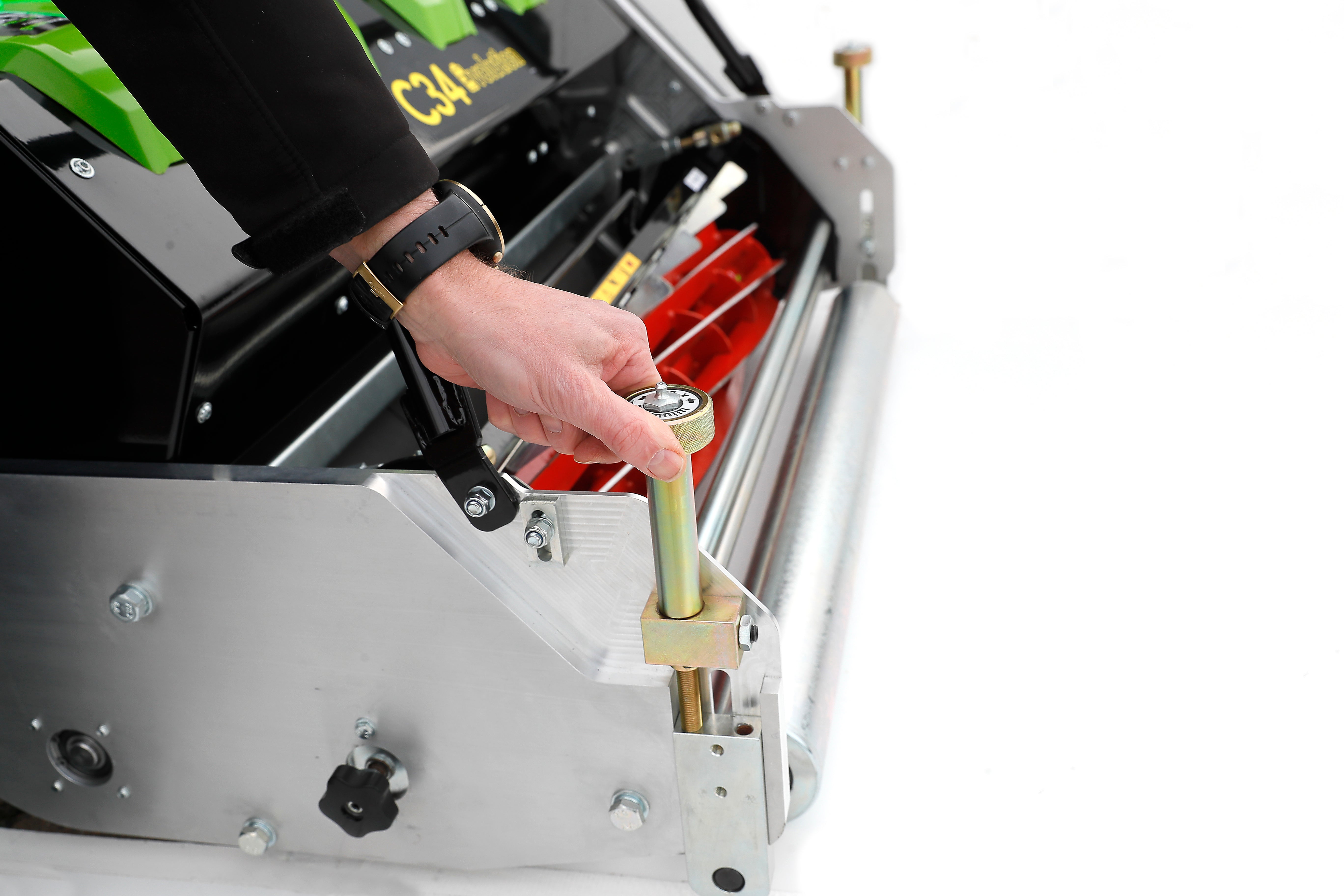 C34 Evolution Mk2 – Battery-Powered Professional Cylinder Mower with Interchangeable Turf Maintenance System