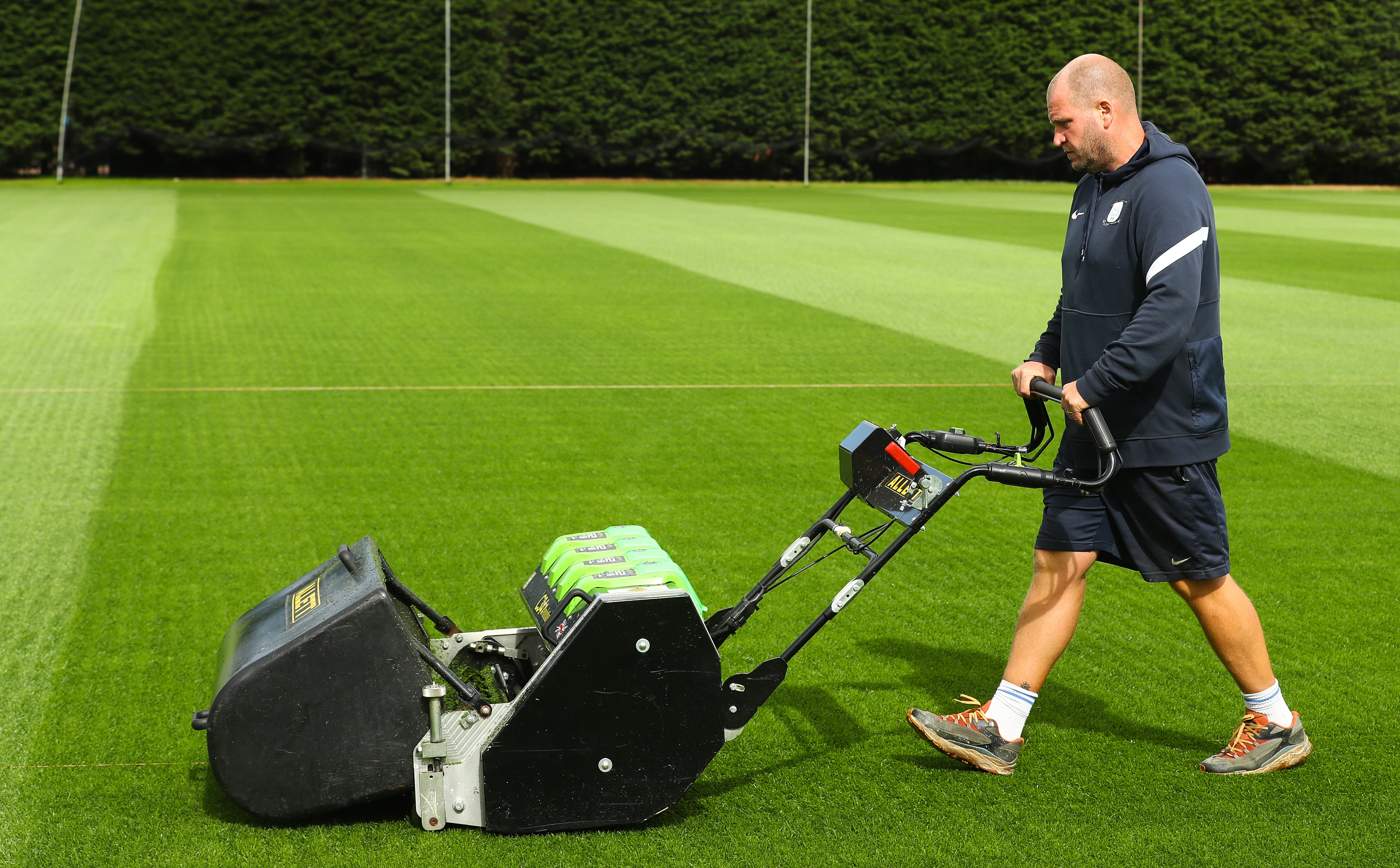 C34 Evolution Mk2 – Battery-Powered Professional Cylinder Mower with Interchangeable Turf Maintenance System