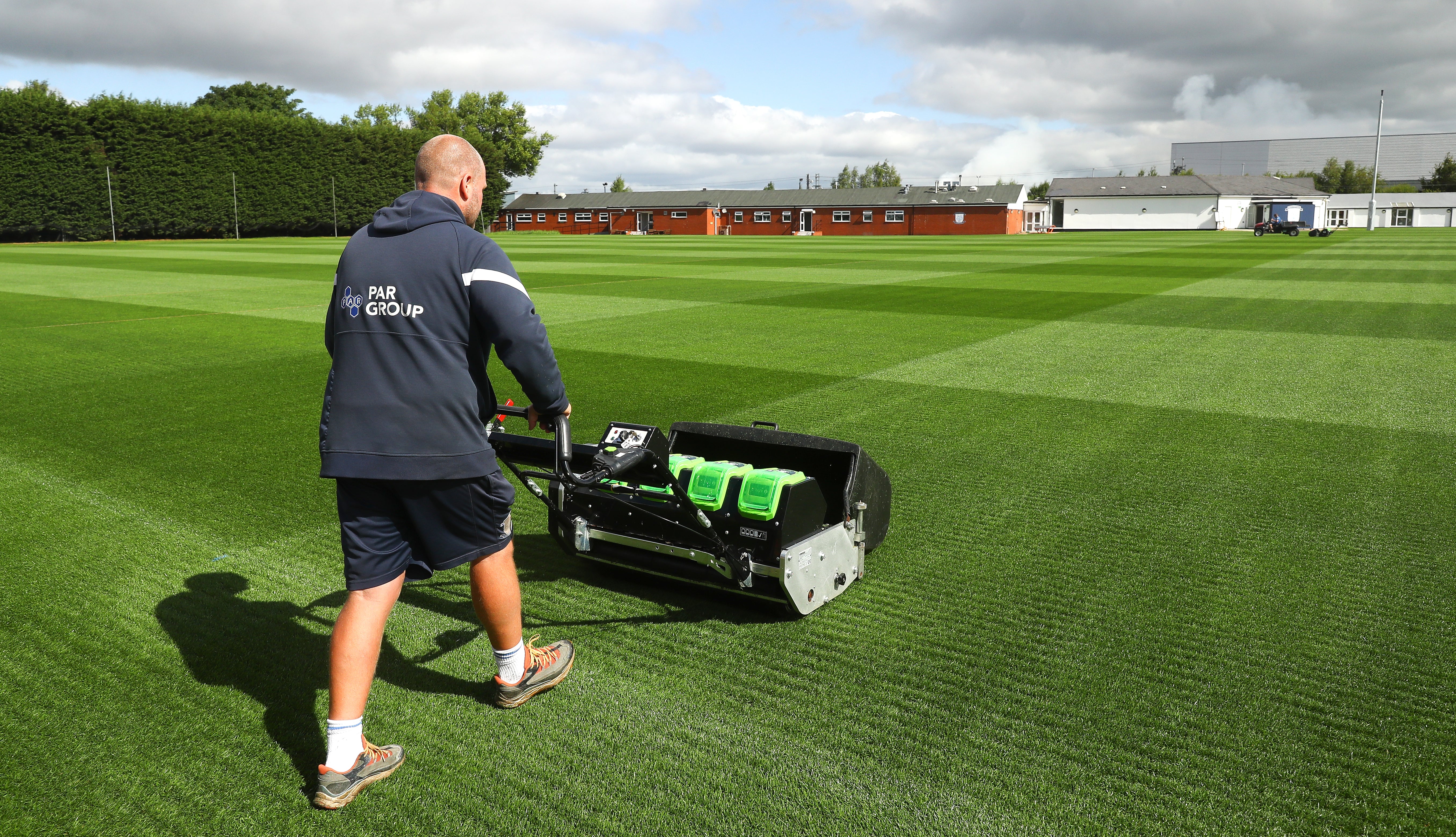 C34 Evolution Mk2 – Battery-Powered Professional Cylinder Mower with Interchangeable Turf Maintenance System