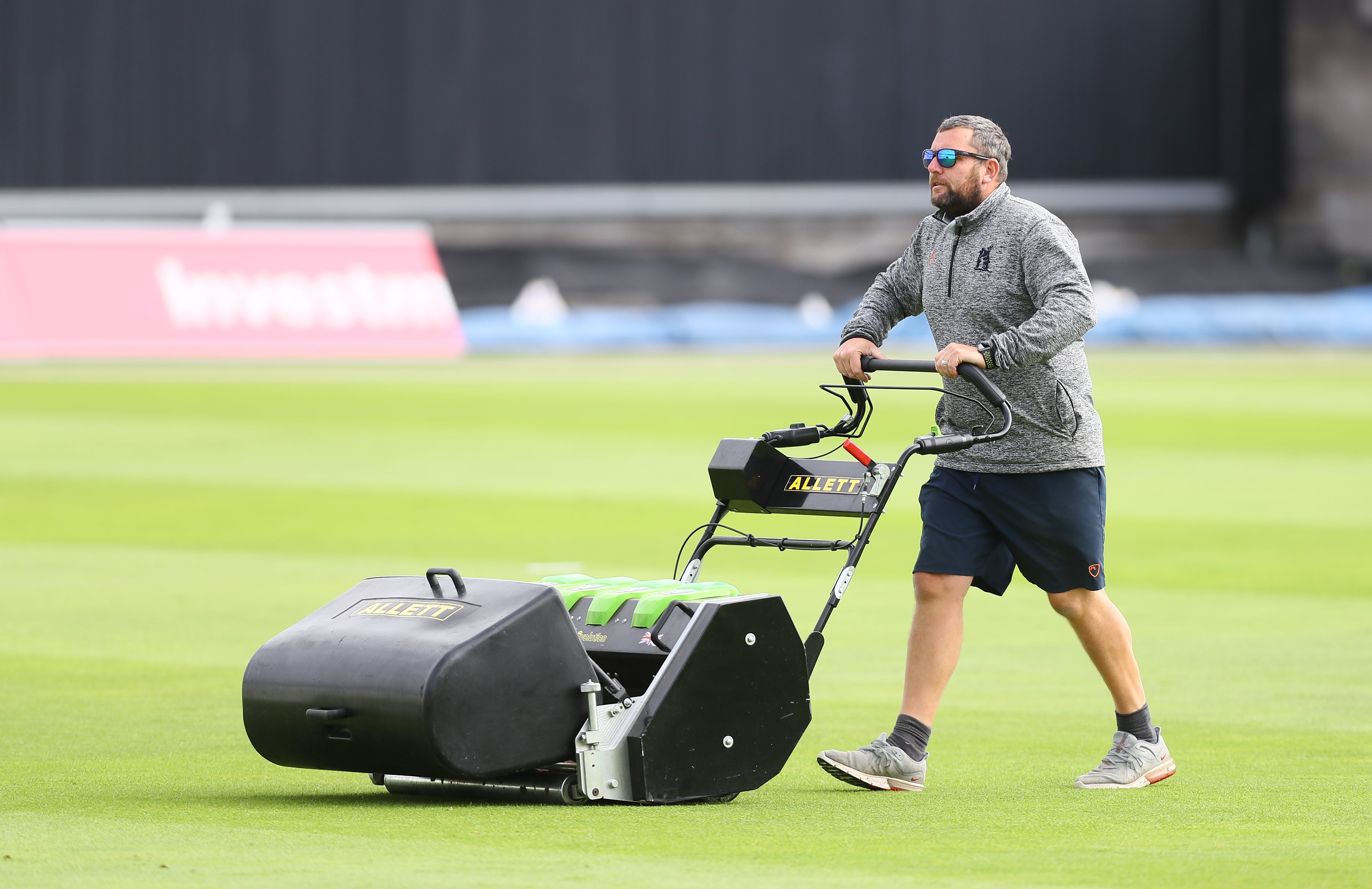 C34 Evolution Mk2 – Battery-Powered Professional Cylinder Mower with Interchangeable Turf Maintenance System