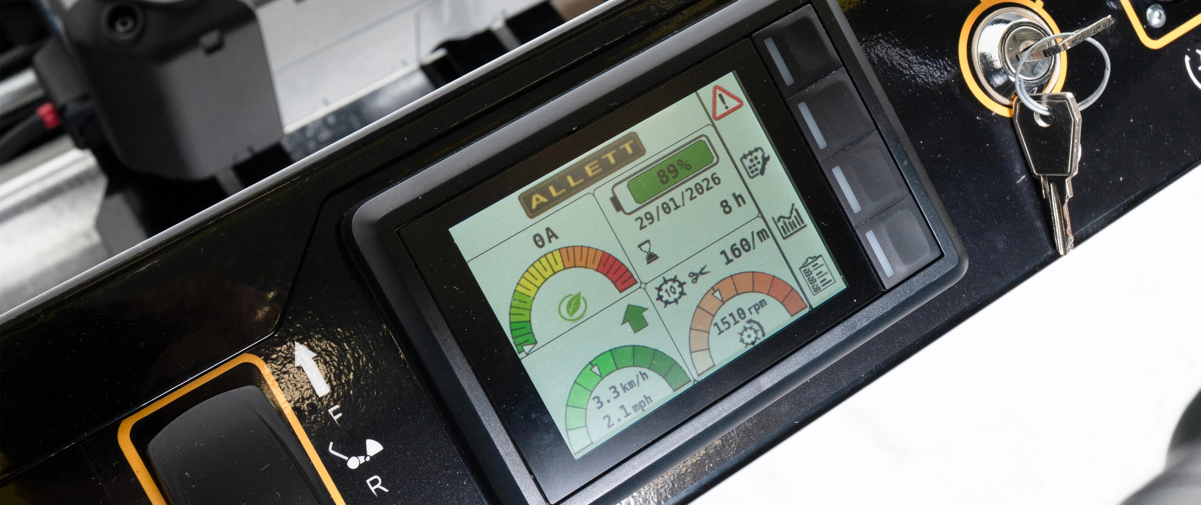 Allett Omnia 34 3.5-inch colour LCD display showing clip rate, speed and battery status