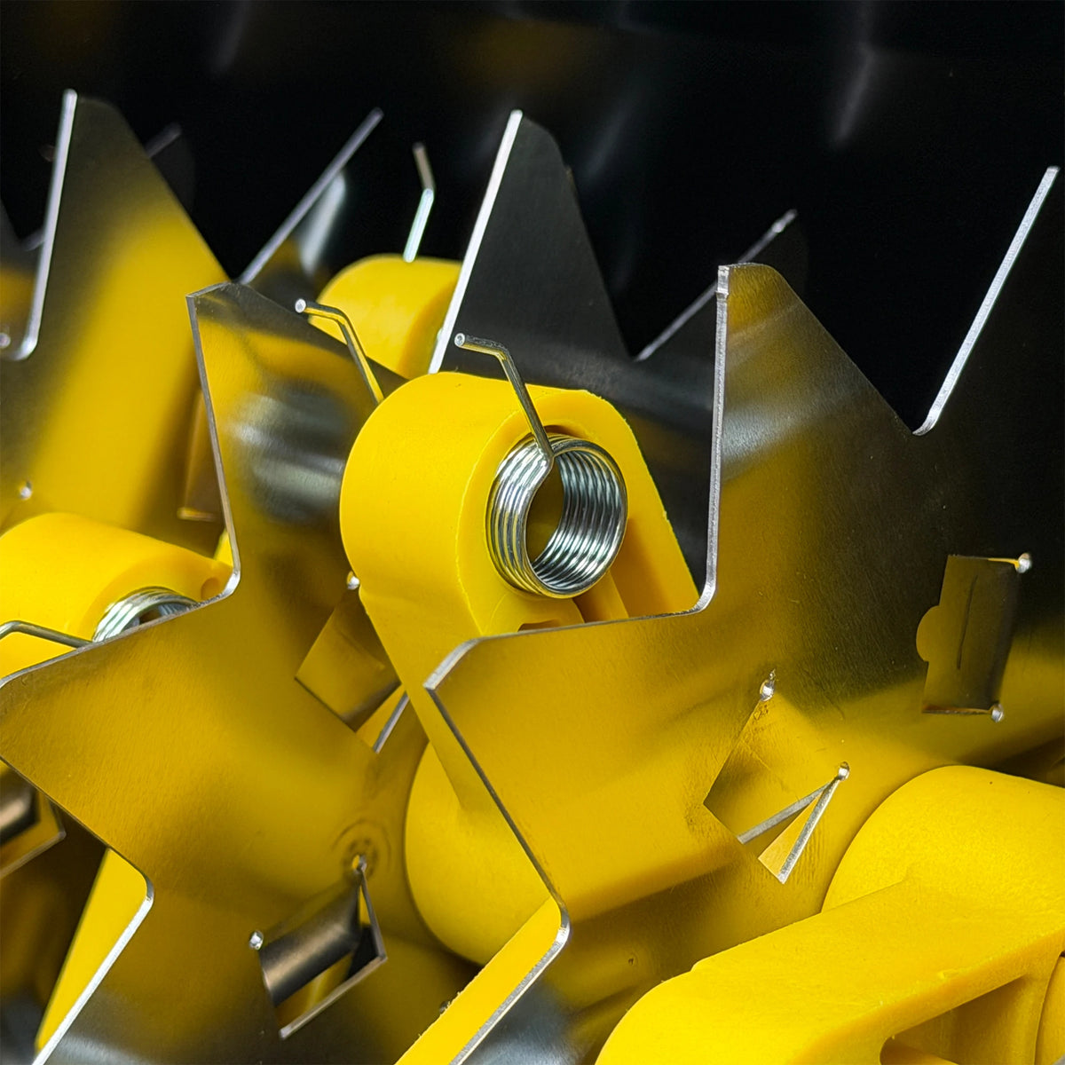 Close up image of the verifyer cartridge, focusing on the tines and blades.