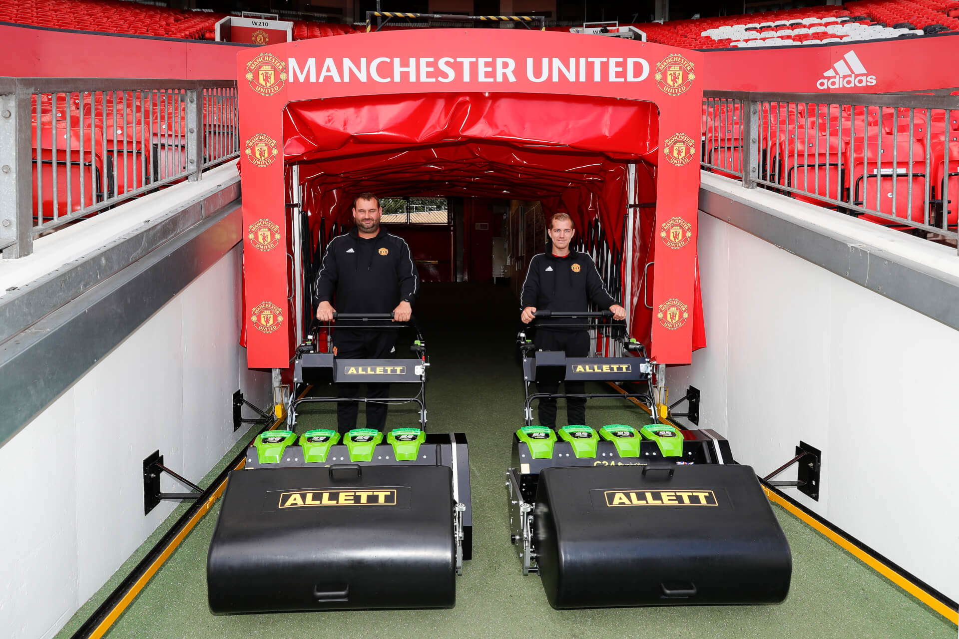 C34 Evolution Mk2 – Battery-Powered Professional Cylinder Mower with Interchangeable Turf Maintenance System