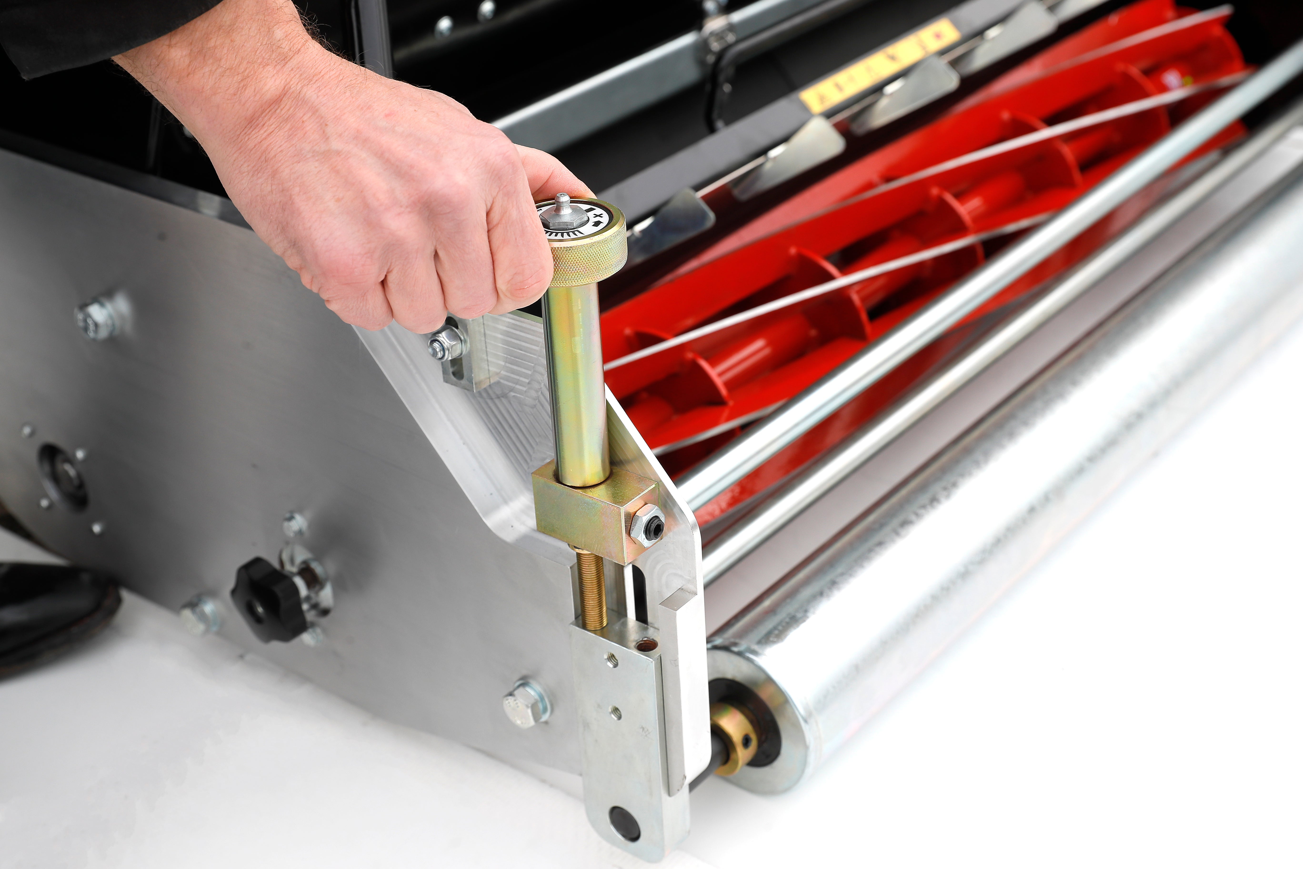 C34 Evolution Mk2 – Battery-Powered Professional Cylinder Mower with Interchangeable Turf Maintenance System