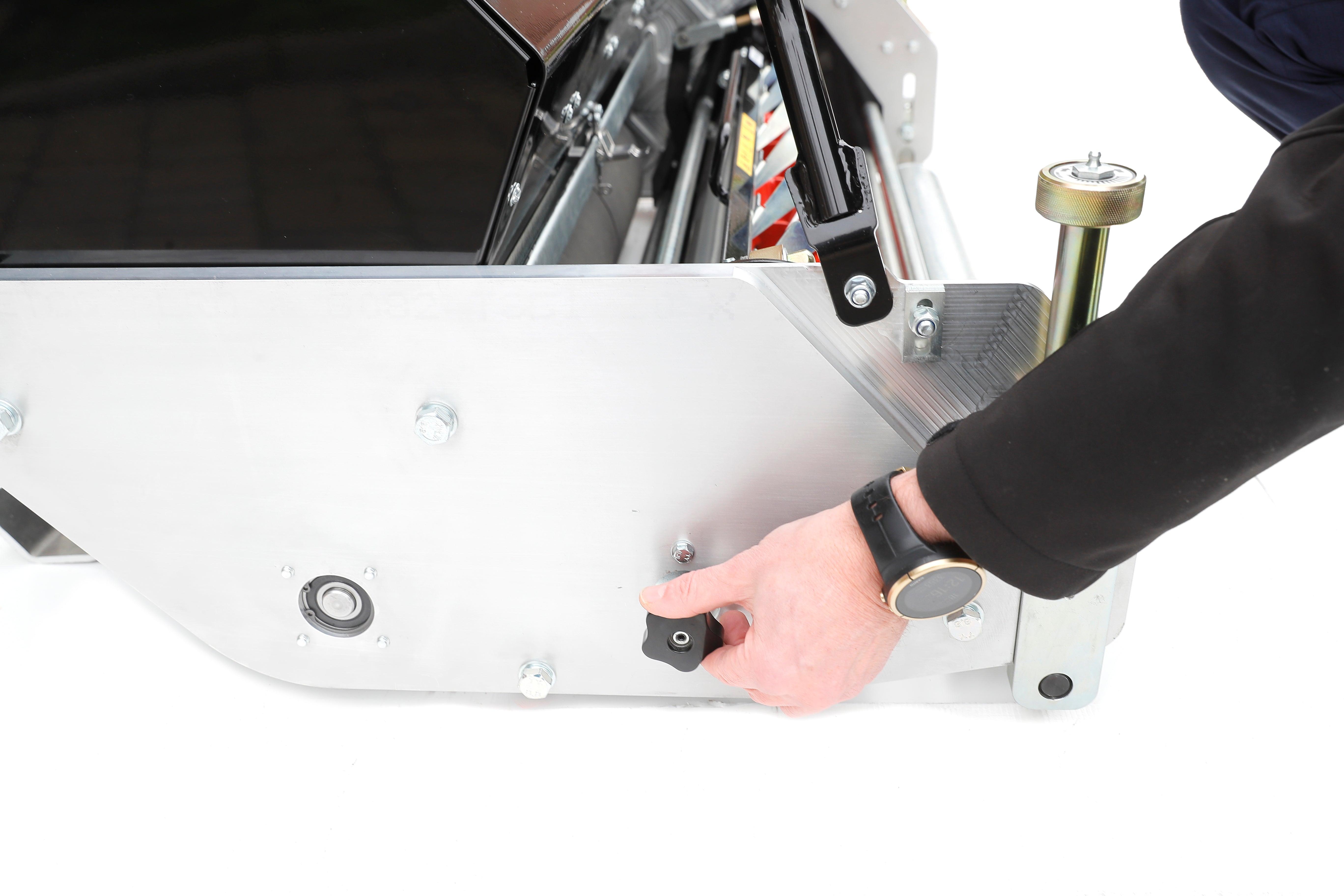 C34 Evolution Mk2 – Battery-Powered Professional Cylinder Mower with Interchangeable Turf Maintenance System