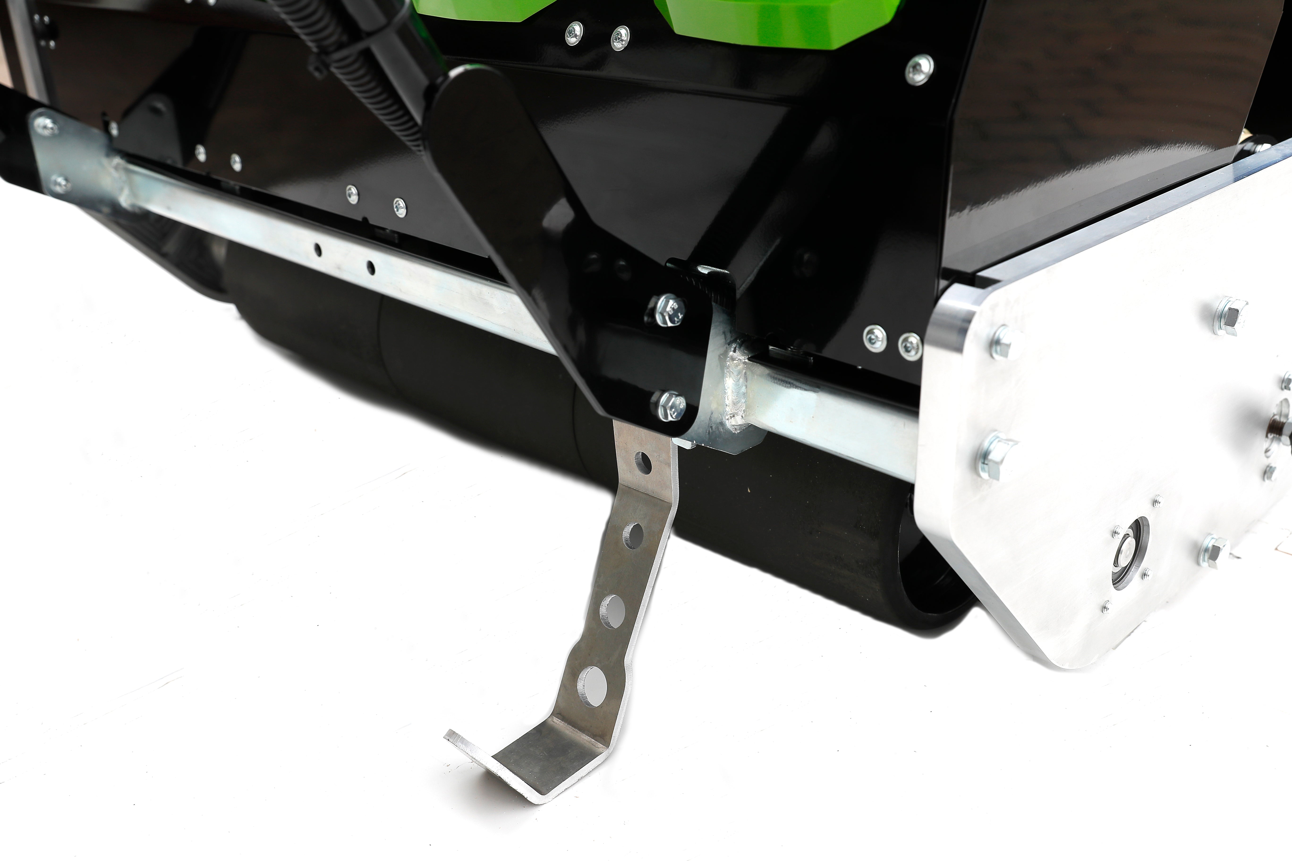 C34 Evolution Mk2 – Battery-Powered Professional Cylinder Mower with Interchangeable Turf Maintenance System